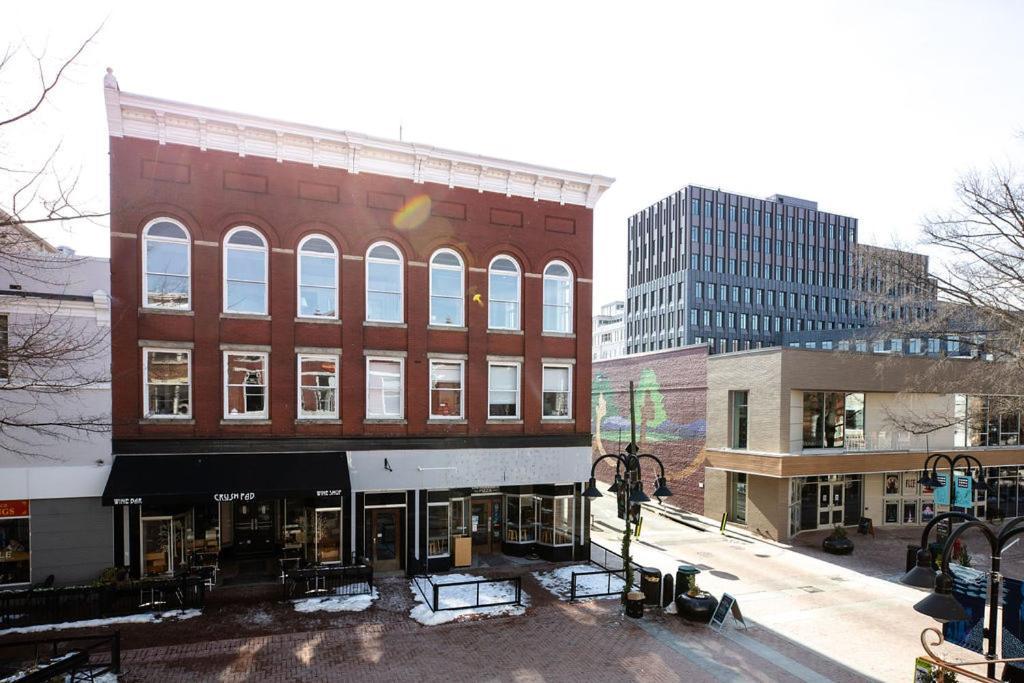 Apartment Penthouse Overlooking Downtown Mall *