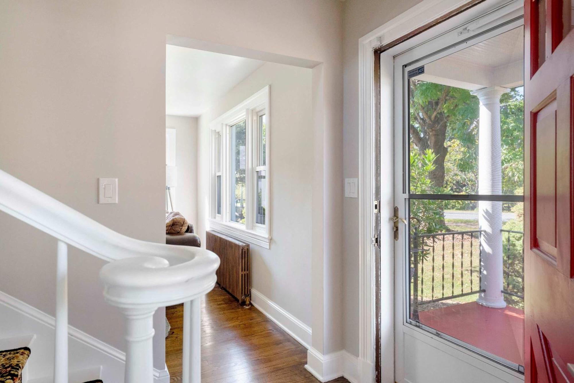 Charming Cape Cod In Heart Of