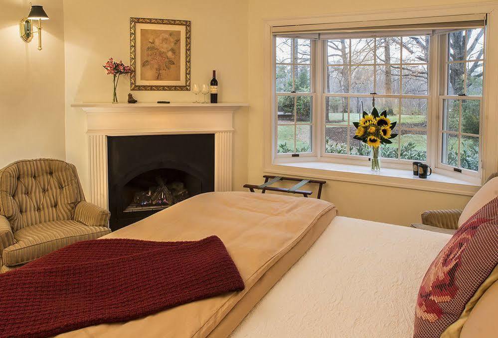 Foxfield 3* Charlottesville