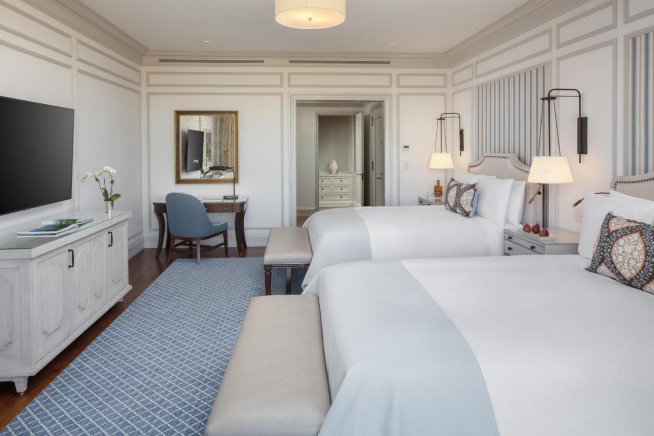 Hotel Hall