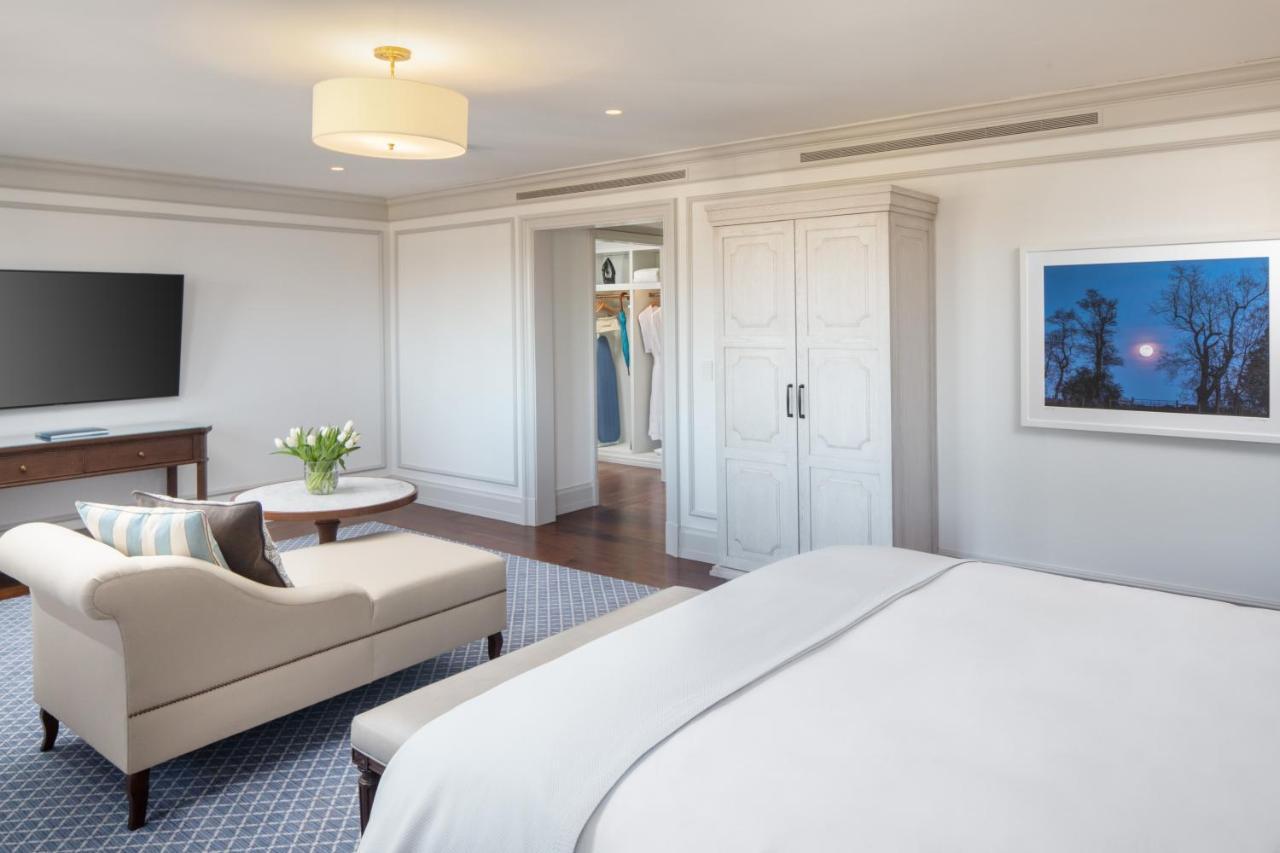 Hotel Hall