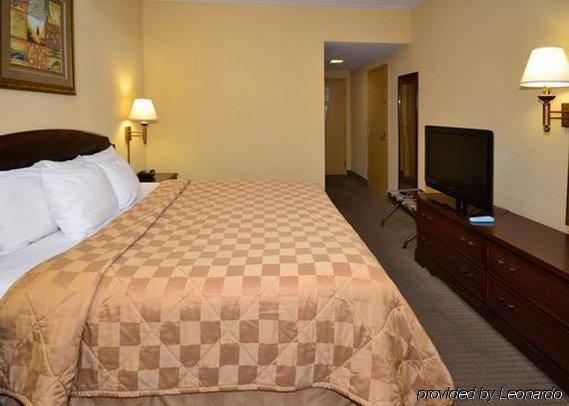 Clarion Pointe Hotel